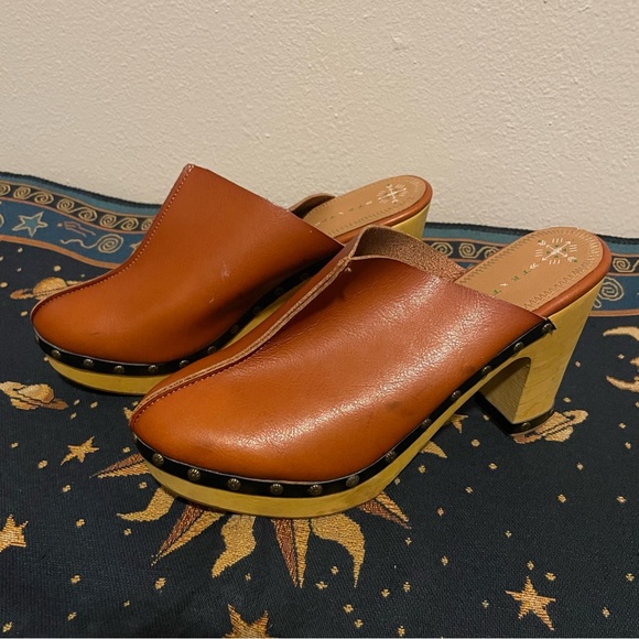 Free People FP x FR Brown Studded Clogs - Picture 2 of 5